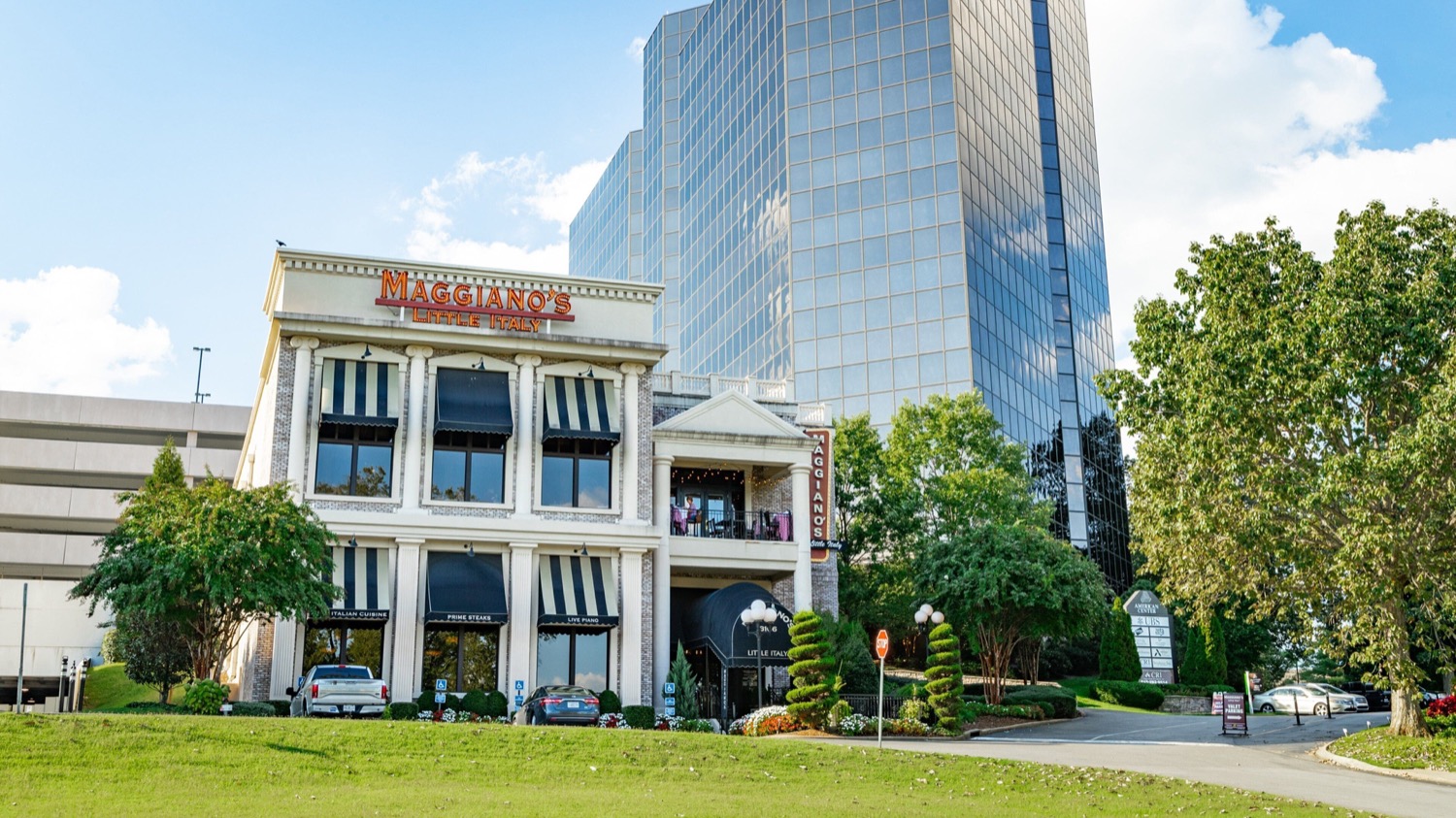 Street scene on West End Avenue near Midtown and West End in Nashville.